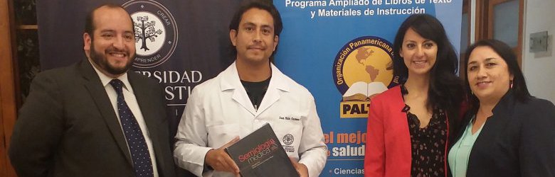 Alumnos de Medicina son premiados con libros por la Organización Panamericana de Salud