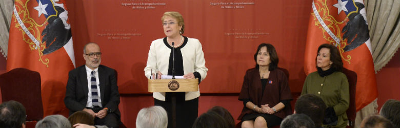 Presidenta Bachelet firma proyecto de ley que crea el Seguro para el Acompañamiento de los Niños y Niñas Presidenta Bachelet firma proyecto de ley que crea el Seguro para el Acompañamiento de los Niños y Niñas