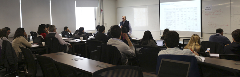 Ex alumnos USS se preparan para ser futuros administradores de hospitales