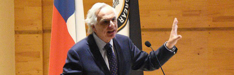 Andrés Chadwick inauguró año académico de Facultad de Derecho y Gobierno