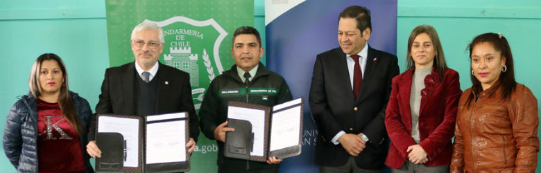 Gendarmería y USS firmaron convenio en beneficio de reinserción de mujeres internas