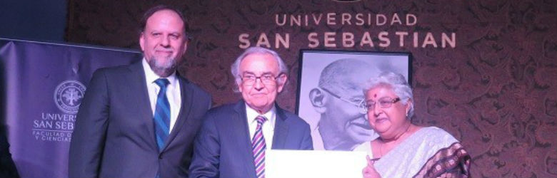 Milton Juica recibió el premio Mahatma Gandhi otorgado por la USS