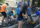 Cerca de 400 estudiantes USS limpian Parque Metropolitano de Santiago