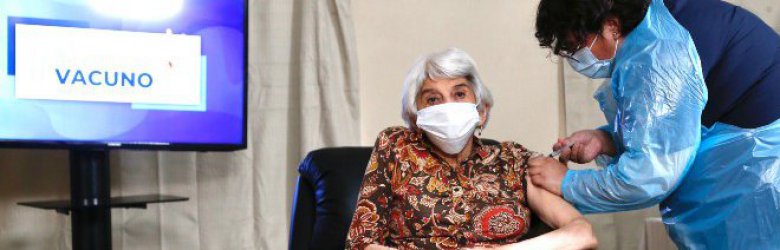 Minsal inicia vacunación de adultos mayores contra Covid-19