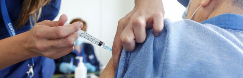 ¿Quiénes se deben vacunar con la quinta dosis?
